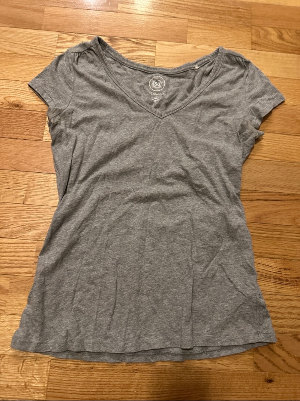 SO Women's Short-Sleeve V-Neck Tee in Heather Gray